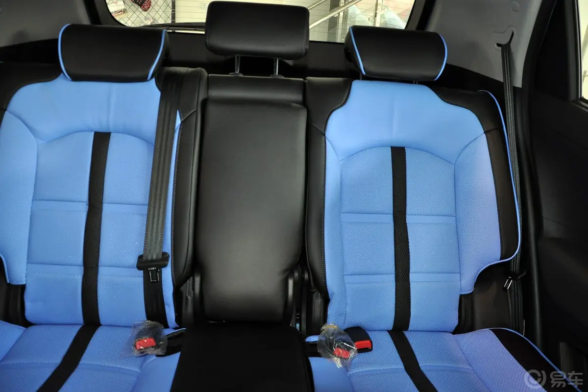 柯兰多2.0L 手动 两驱 舒适版 汽油后排座椅