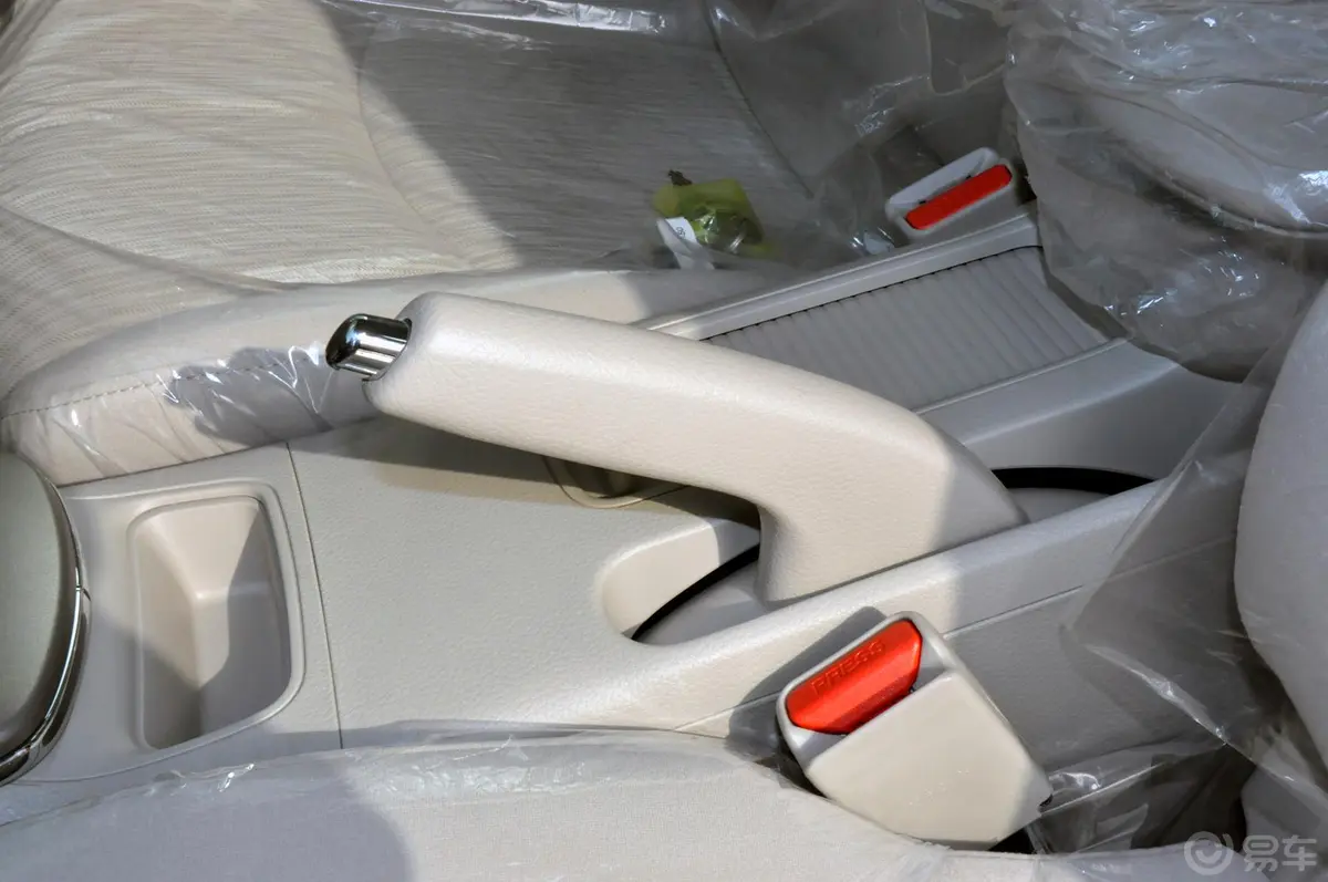 轩逸1.6L 自动 XE 舒适版驻车制动（手刹，电子，脚刹）