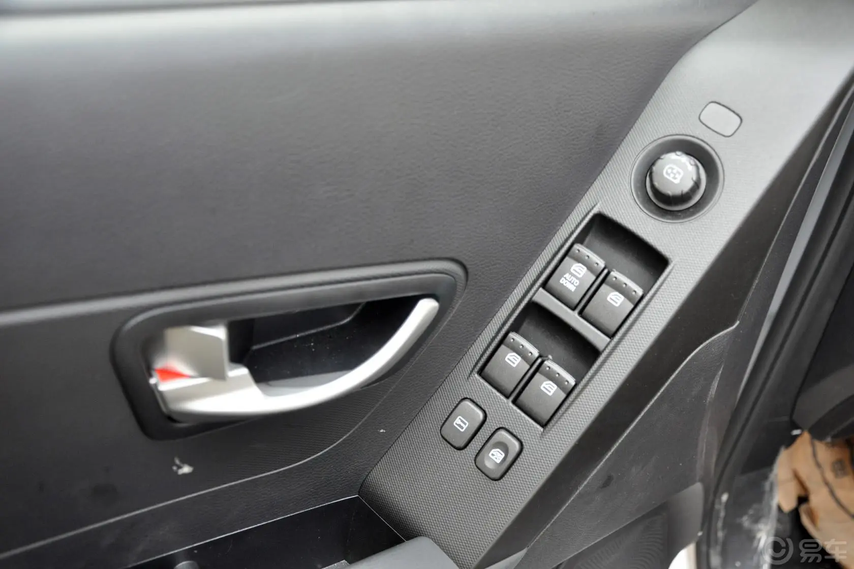 柯兰多2.0L 手动 两驱 舒适版 汽油车窗升降键