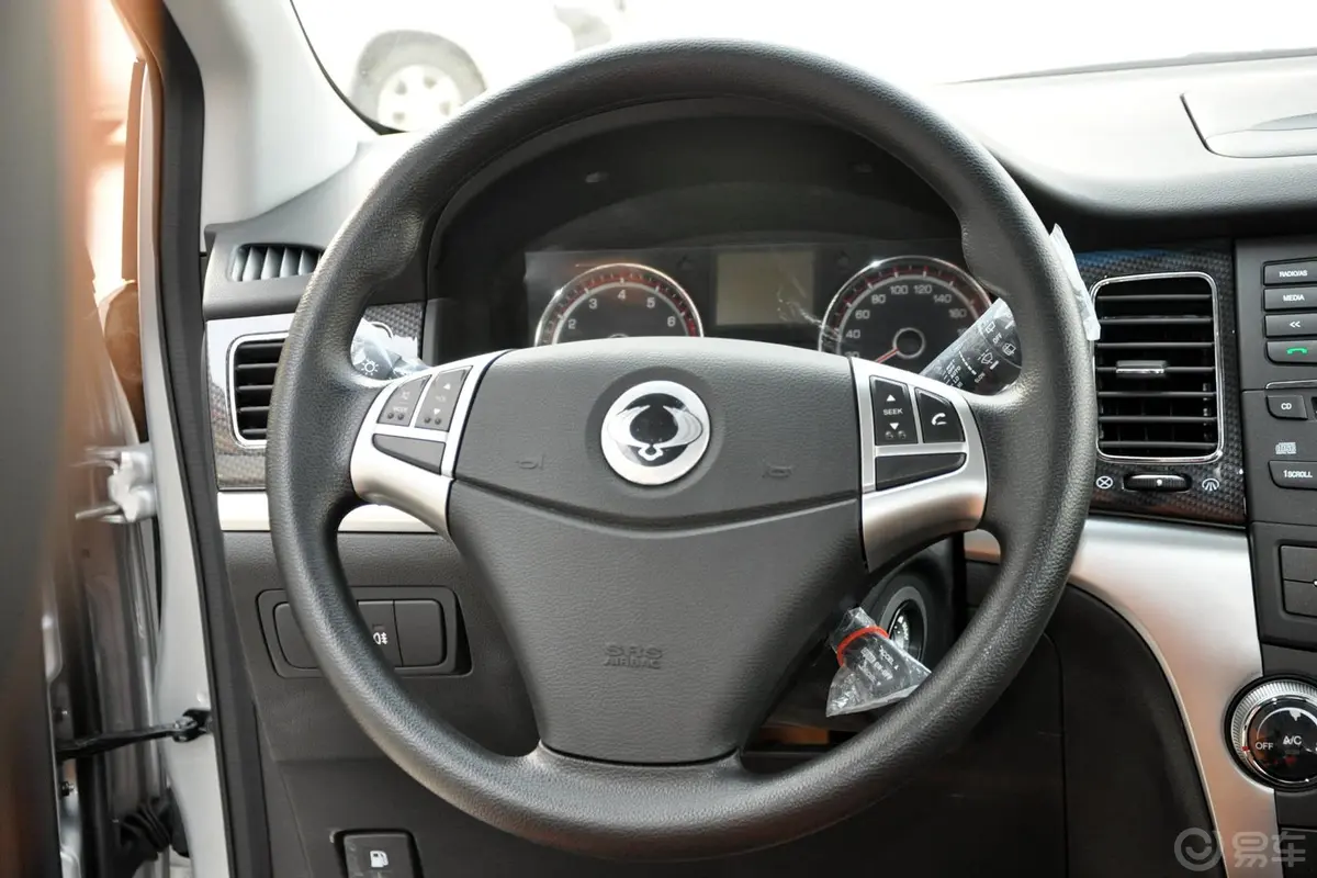 柯兰多2.0L 手动 两驱 舒适版 汽油方向盘