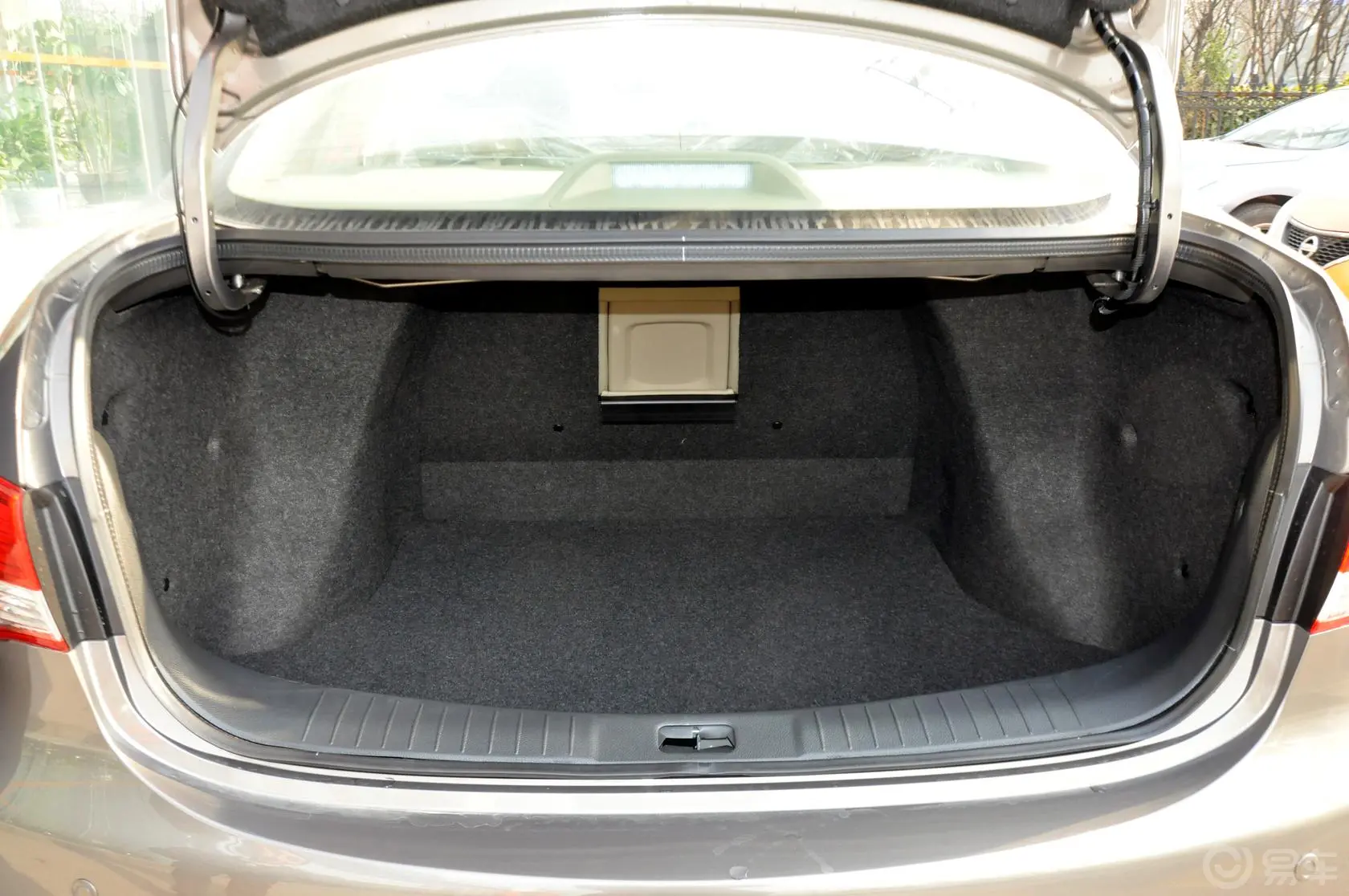 轩逸1.6L 手动 XL 经典豪华版行李箱空间