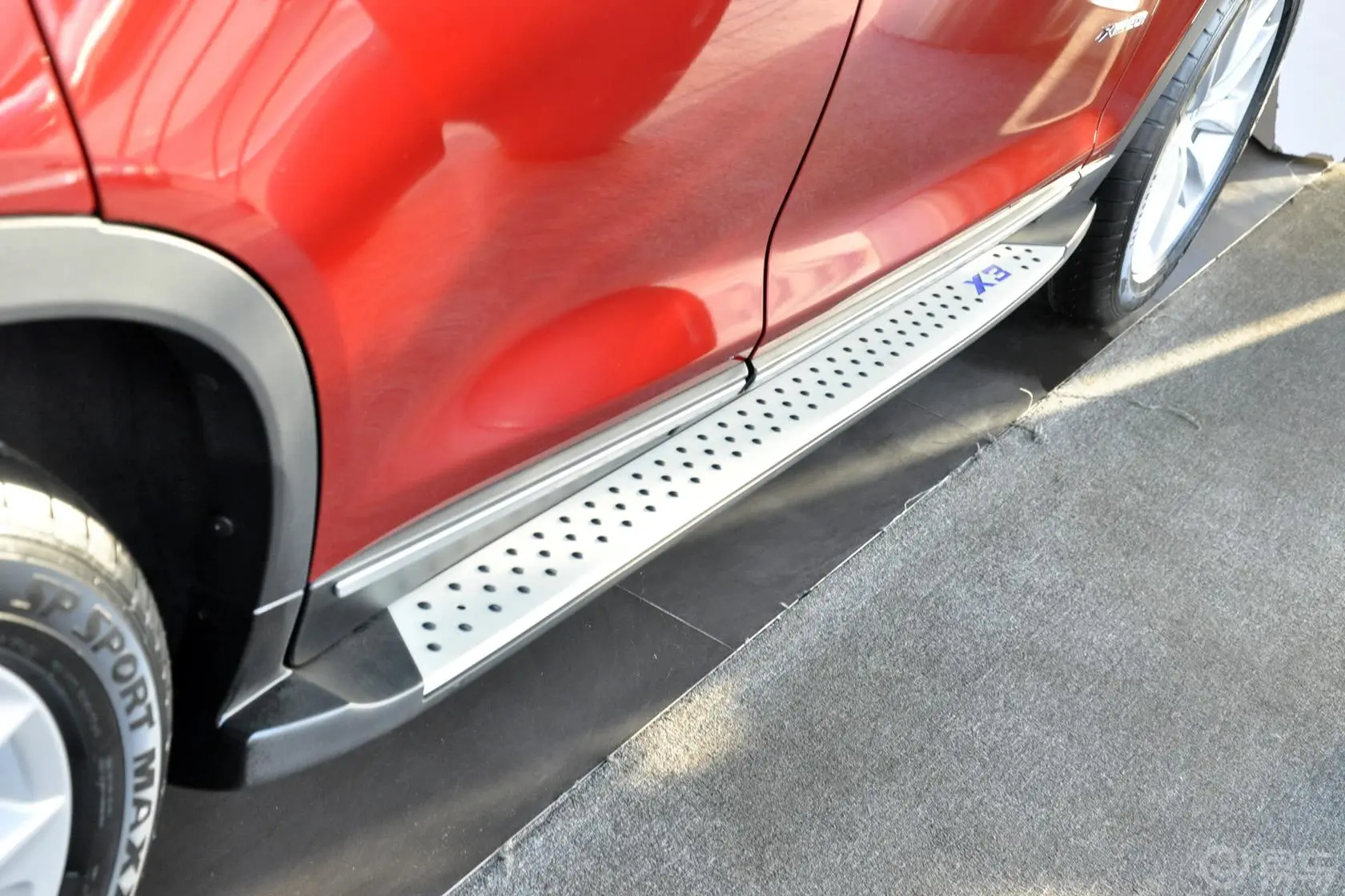 宝马X3(进口)xDrive20i 豪华型车门迎宾装饰板