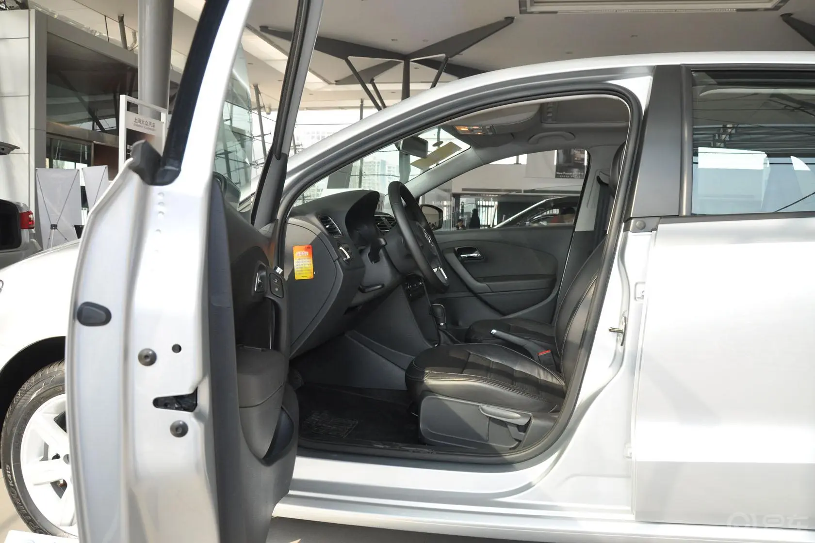 Polo1.6L 自动 豪华版前排空间