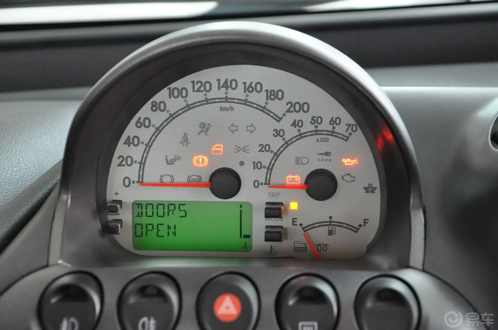 众泰M3001.6L 汽油 尊贵型(双天窗) 5座仪表盘背光显示