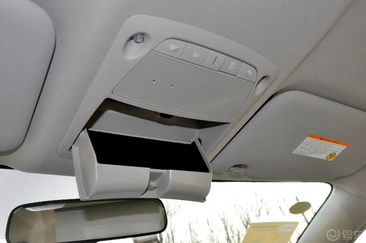 轩逸1.6L 自动 XE 舒适版前排车顶中央控制区
