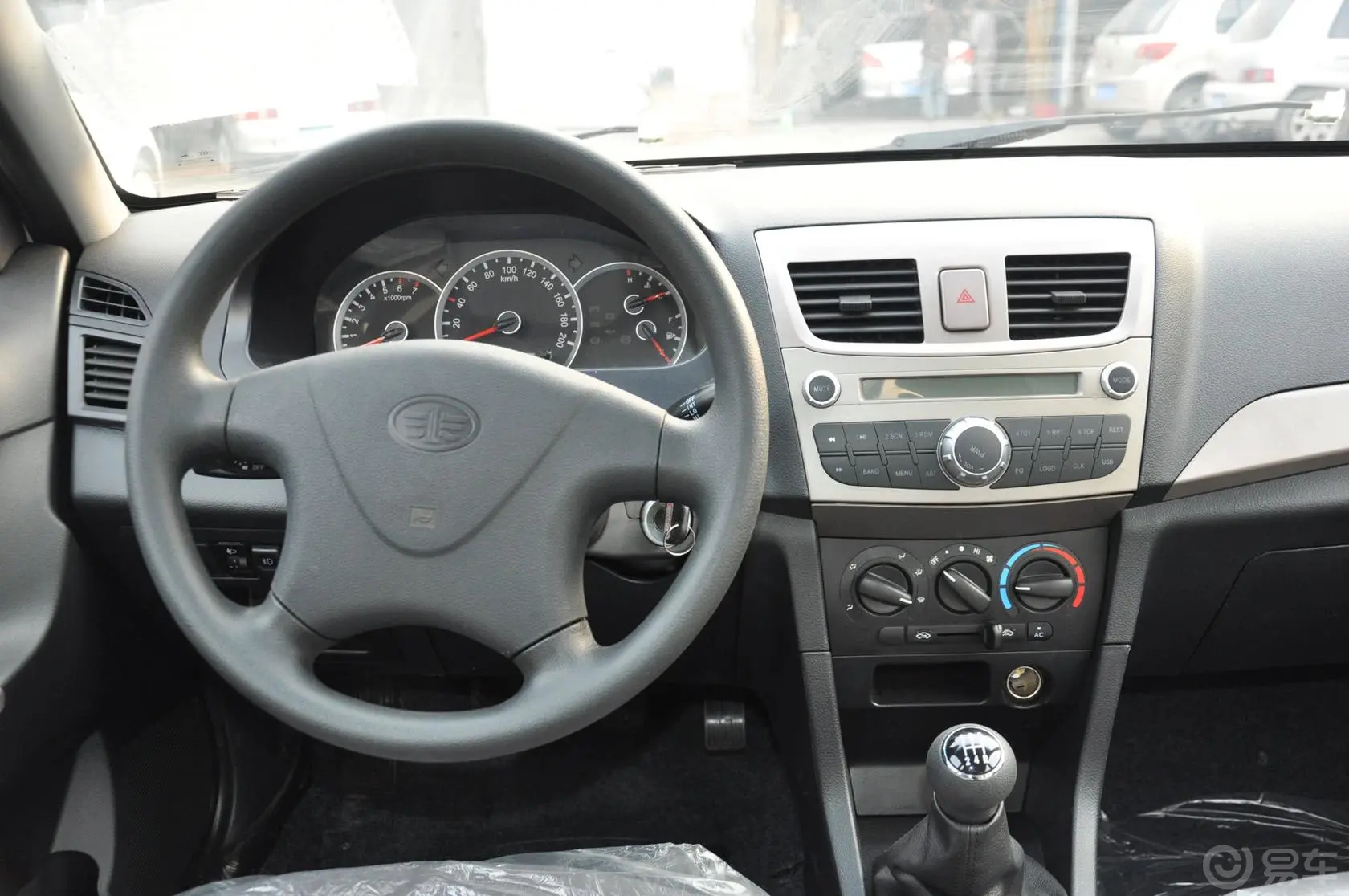 夏利N3 1.0L 手动 三厢 舒适型中控台驾驶员方向
