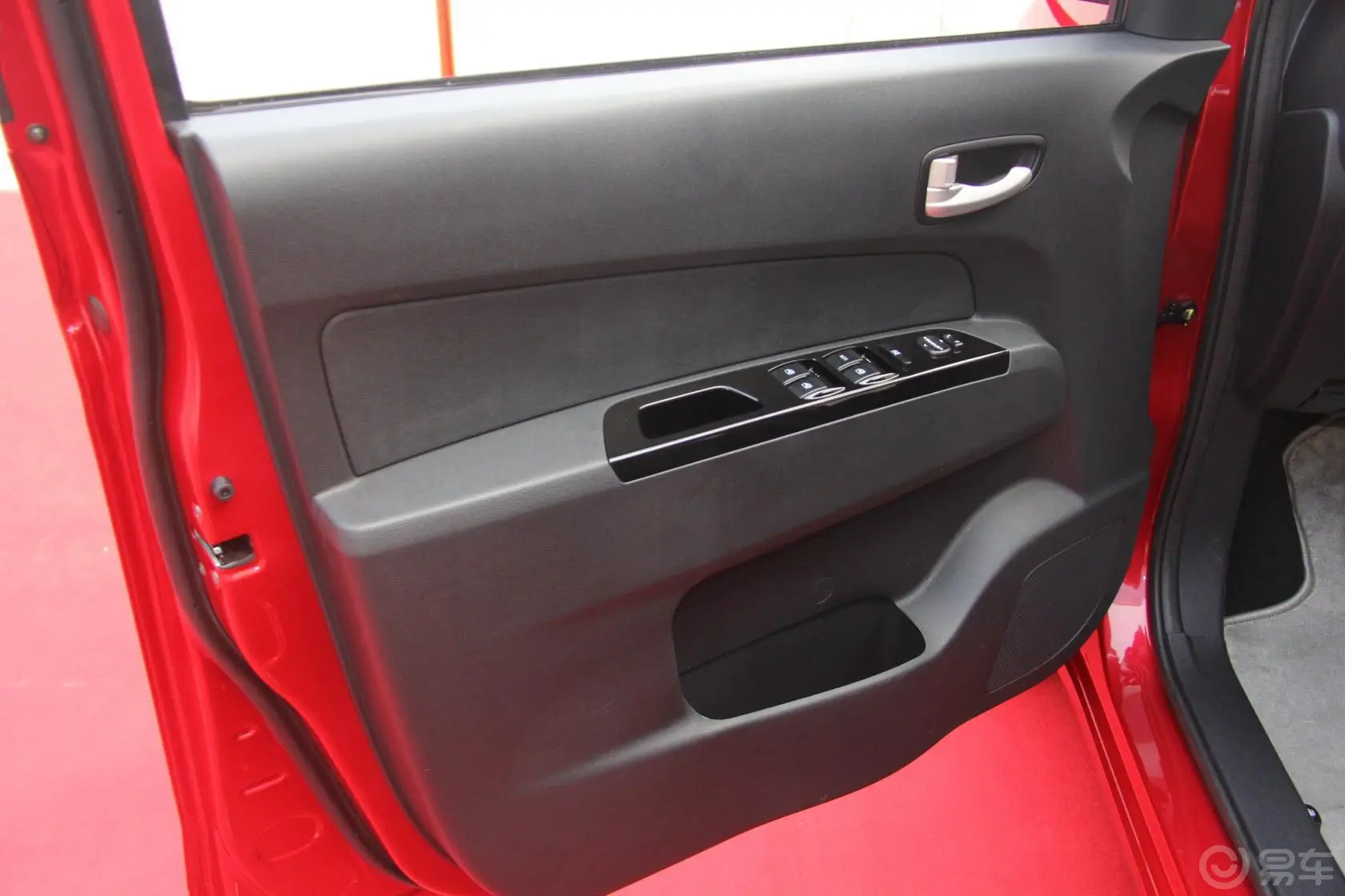 欧力威1.2L 手动 精英版驾驶员侧车门内门板