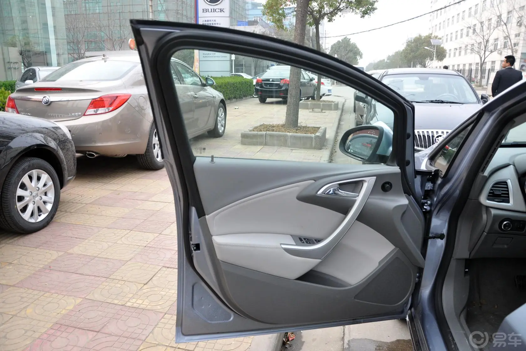英朗XT 1.6L 自动 时尚型驾驶员侧车门内门板