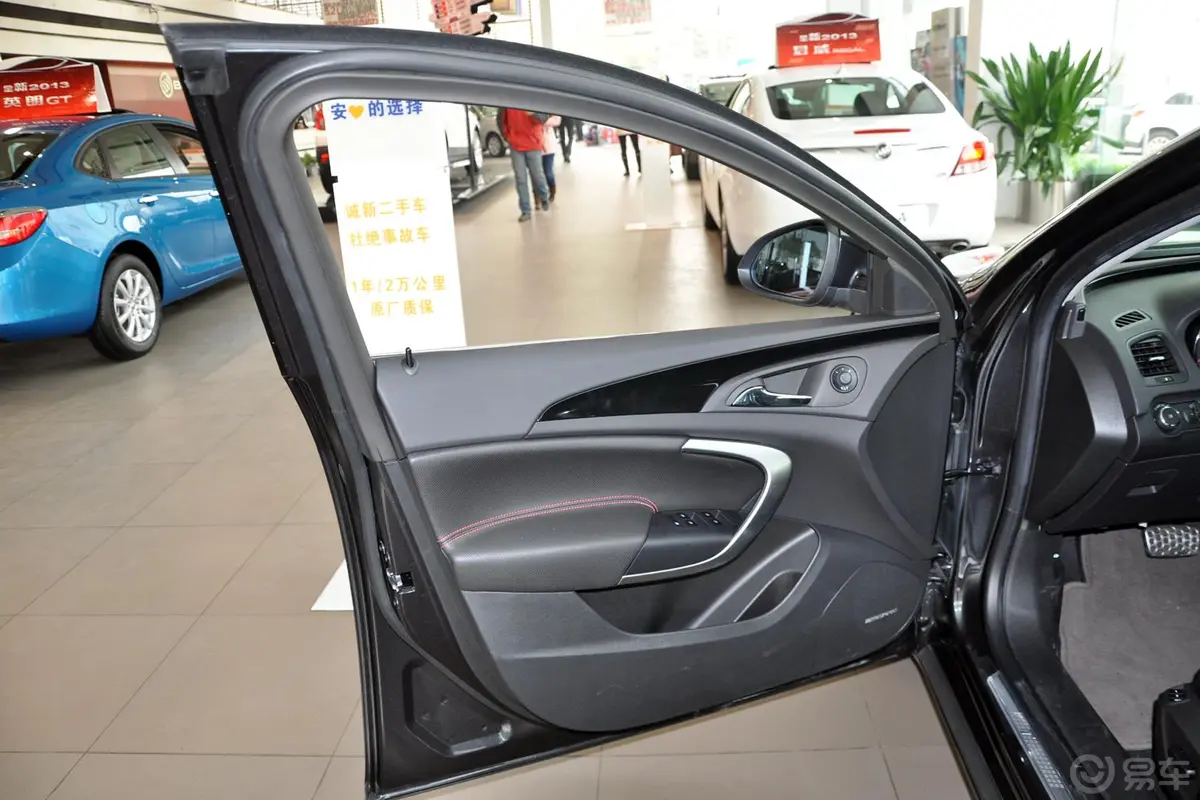 君威GS 2.0T 自动 纵情运动版驾驶员侧车门内门板