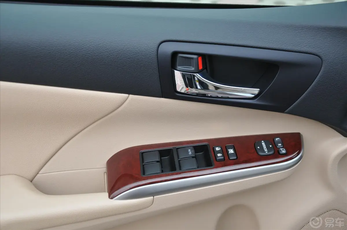 凯美瑞2.5G 舒适版车窗升降键