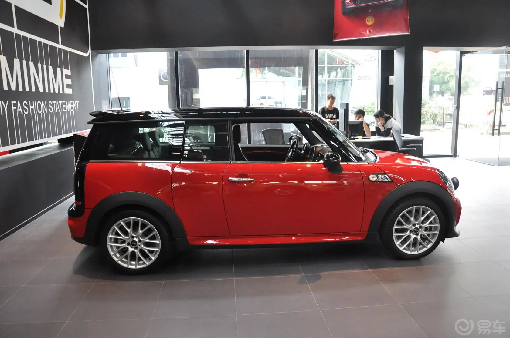 MINI CLUBMAN1.6T COOPER S 中国任务版正侧车头向右水平