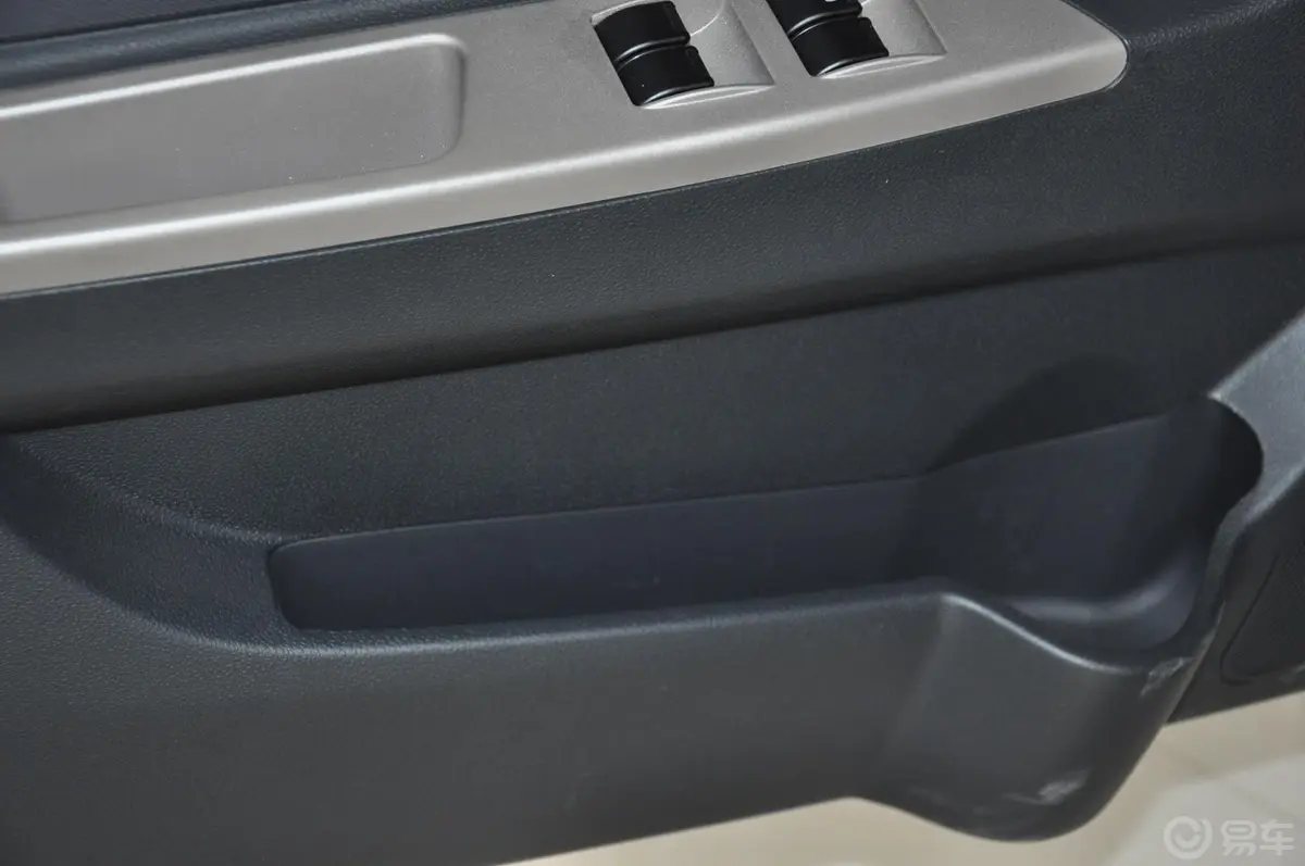夏利N3 1.0L 手动 两厢 标准型Ⅱ驾驶员门储物盒