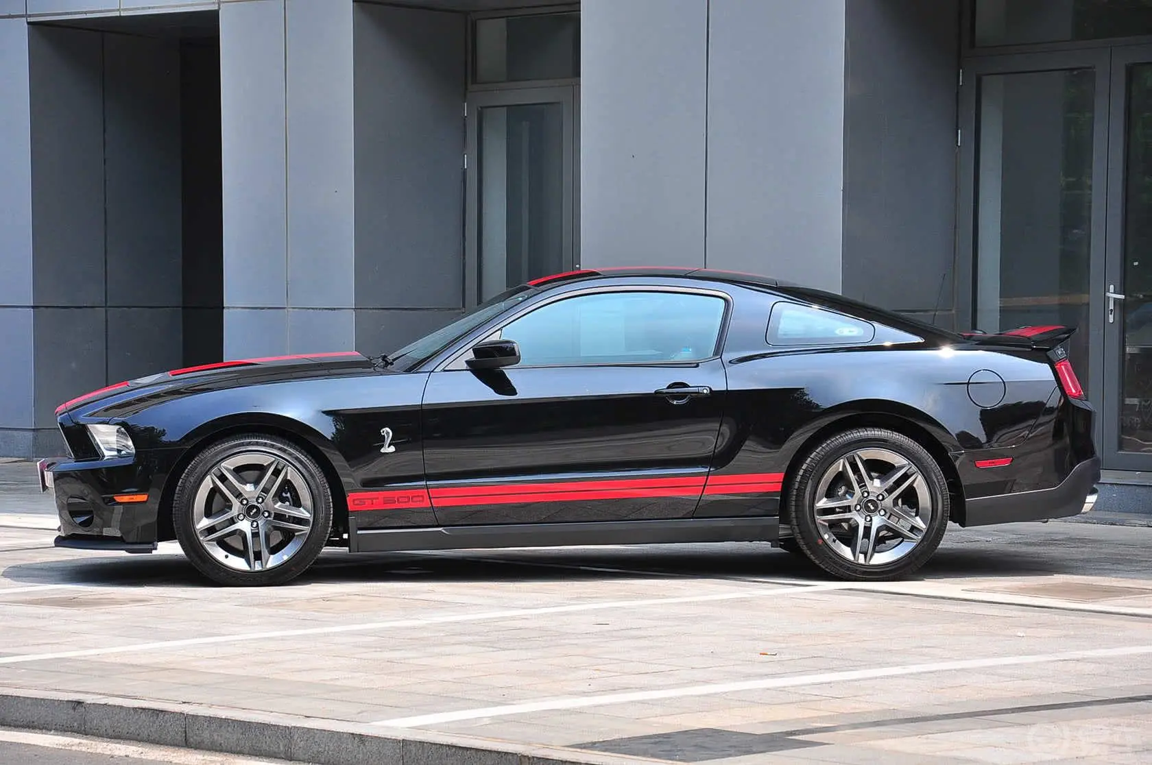 Mustang5.4L 手动 SHELBY GT500 硬顶正侧车头向左水平