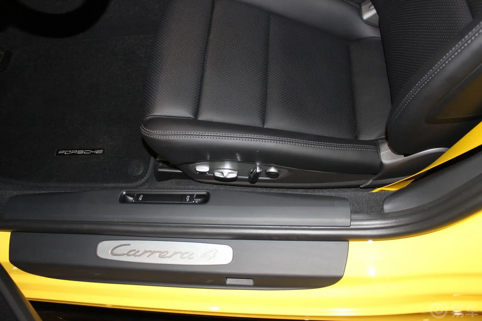 保时捷911Carrera 4 3.4L座椅调节键