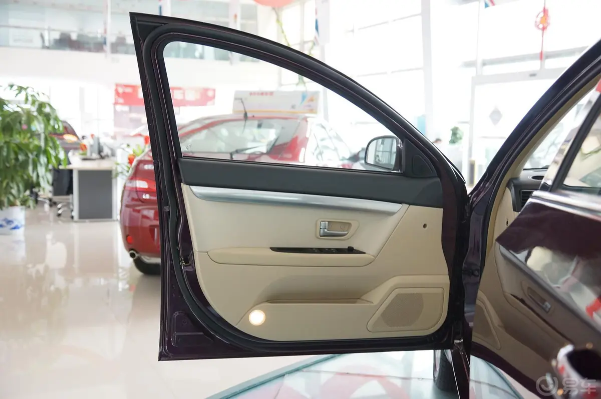 莲花L5Sportback 1.8L 手动 精智版驾驶员侧车门内门板