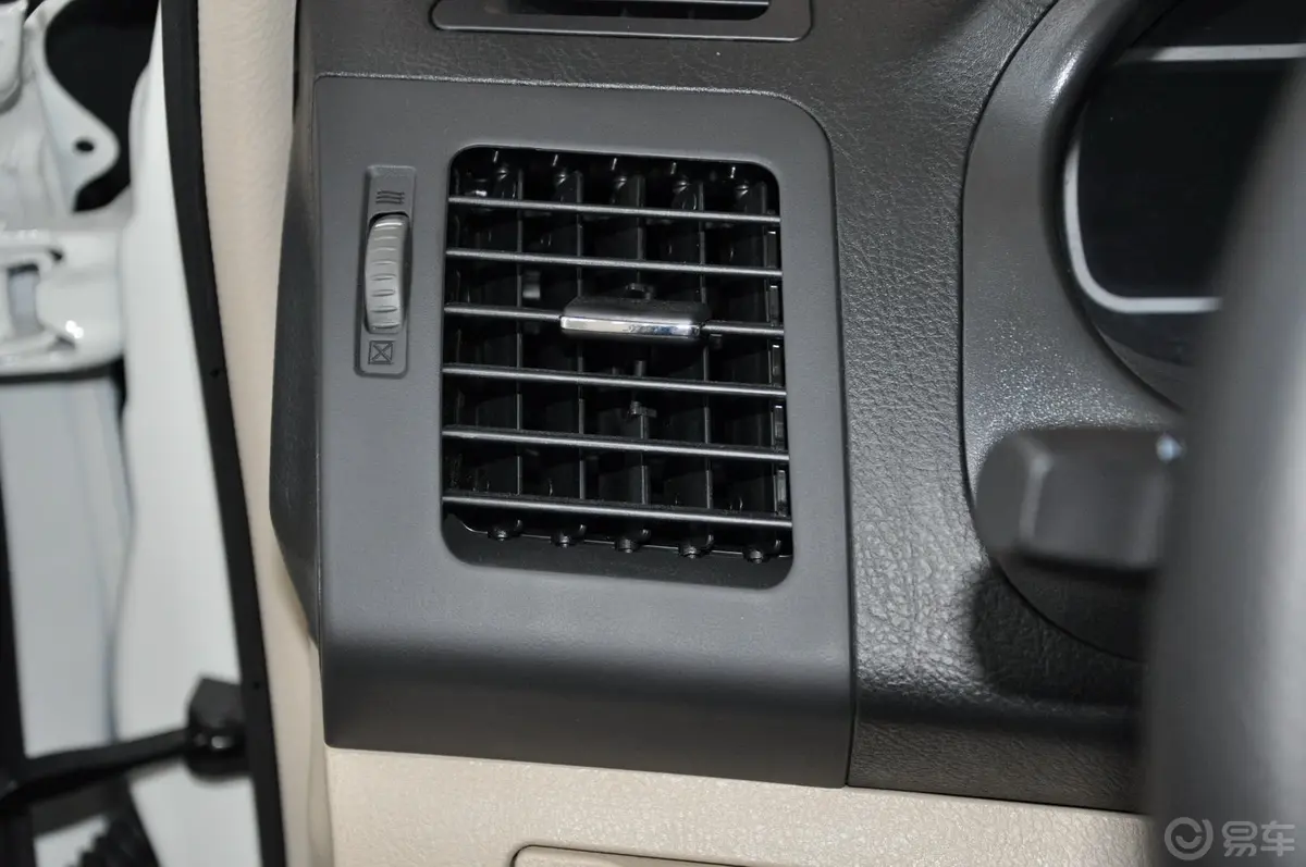 比亚迪S62.4L 自动 精英型 劲悦版前排侧风口