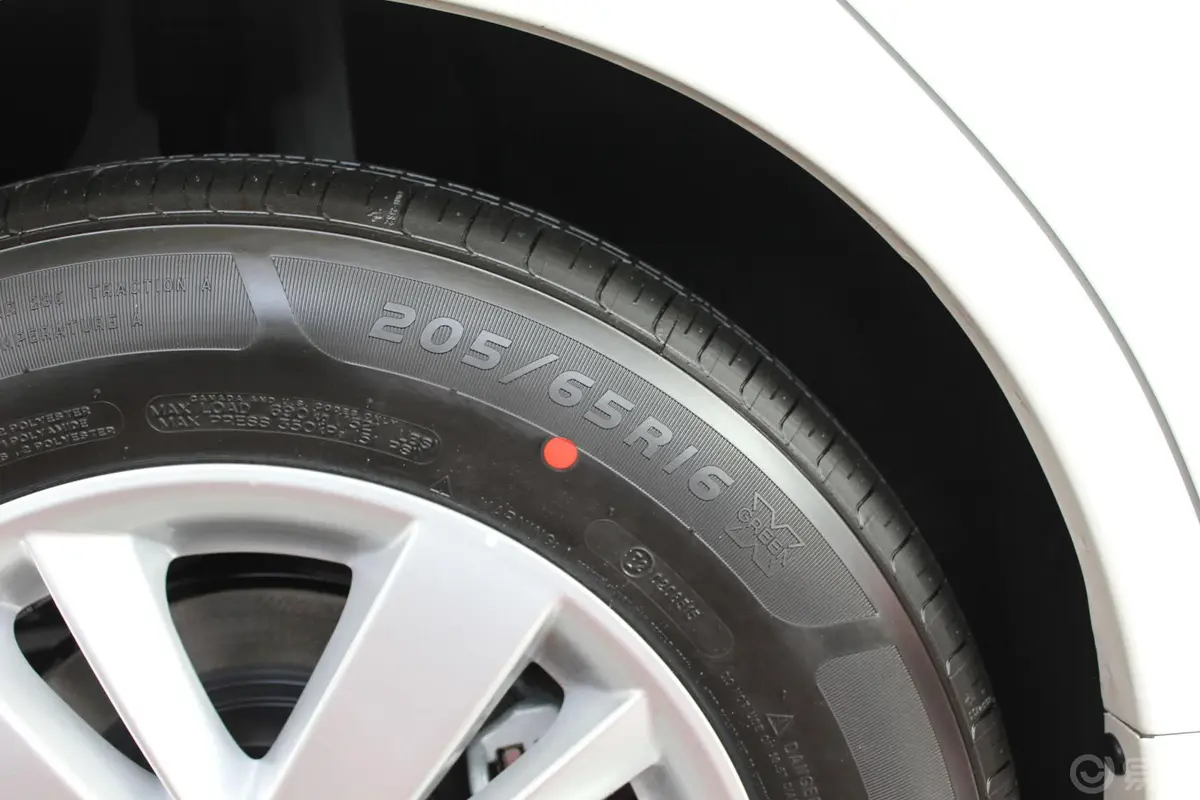 天籁2.0L XL 智享版轮胎规格