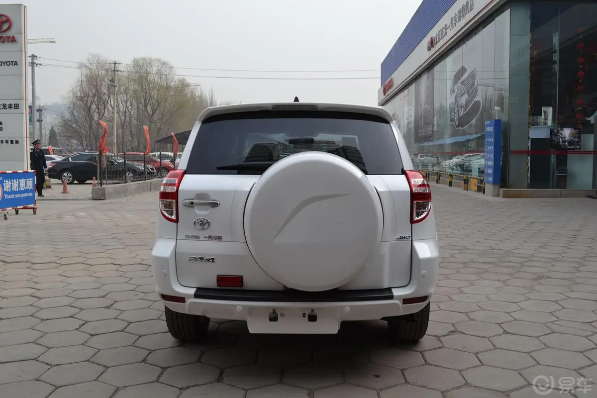 RAV4荣放2.4L 自动 特享尊崇版正后水平