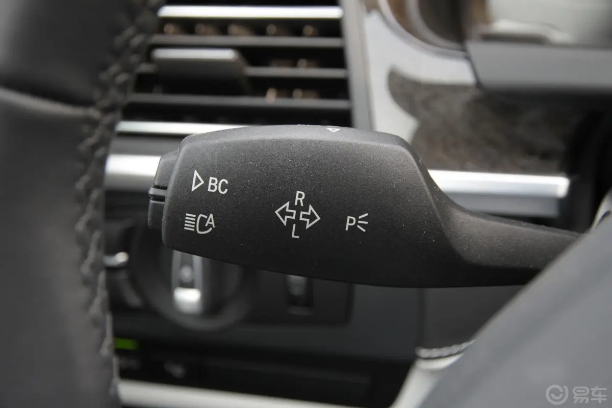 宝马6系650i xDrive Gran Coupe大灯远近光调节柄
