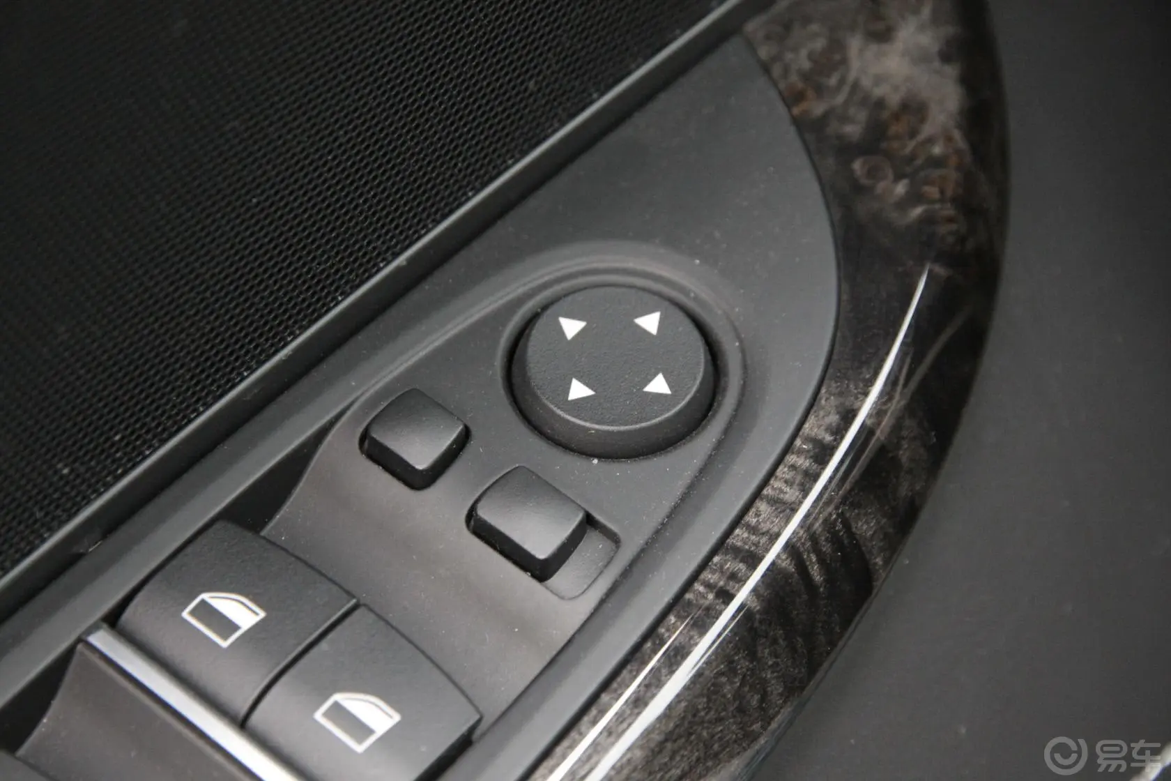 宝马6系650i xDrive Gran Coupe外后视镜控制键