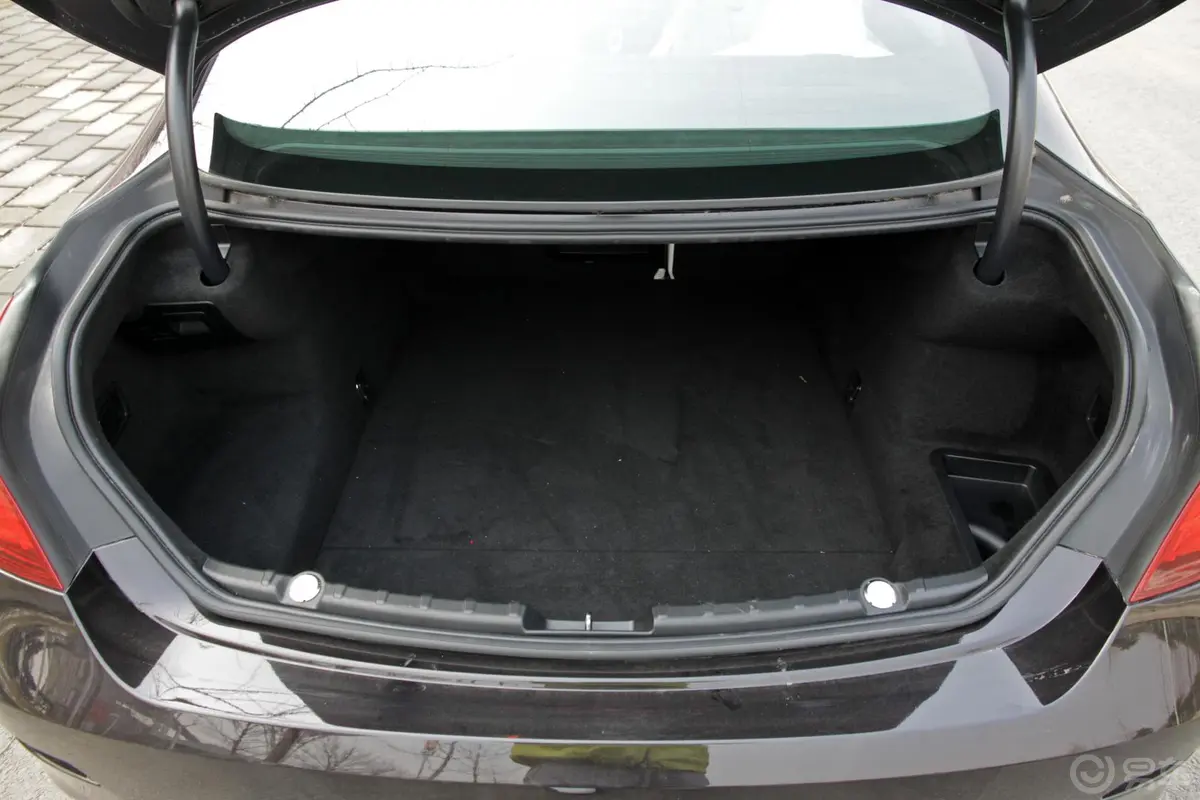 宝马6系650i xDrive Gran Coupe行李箱空间