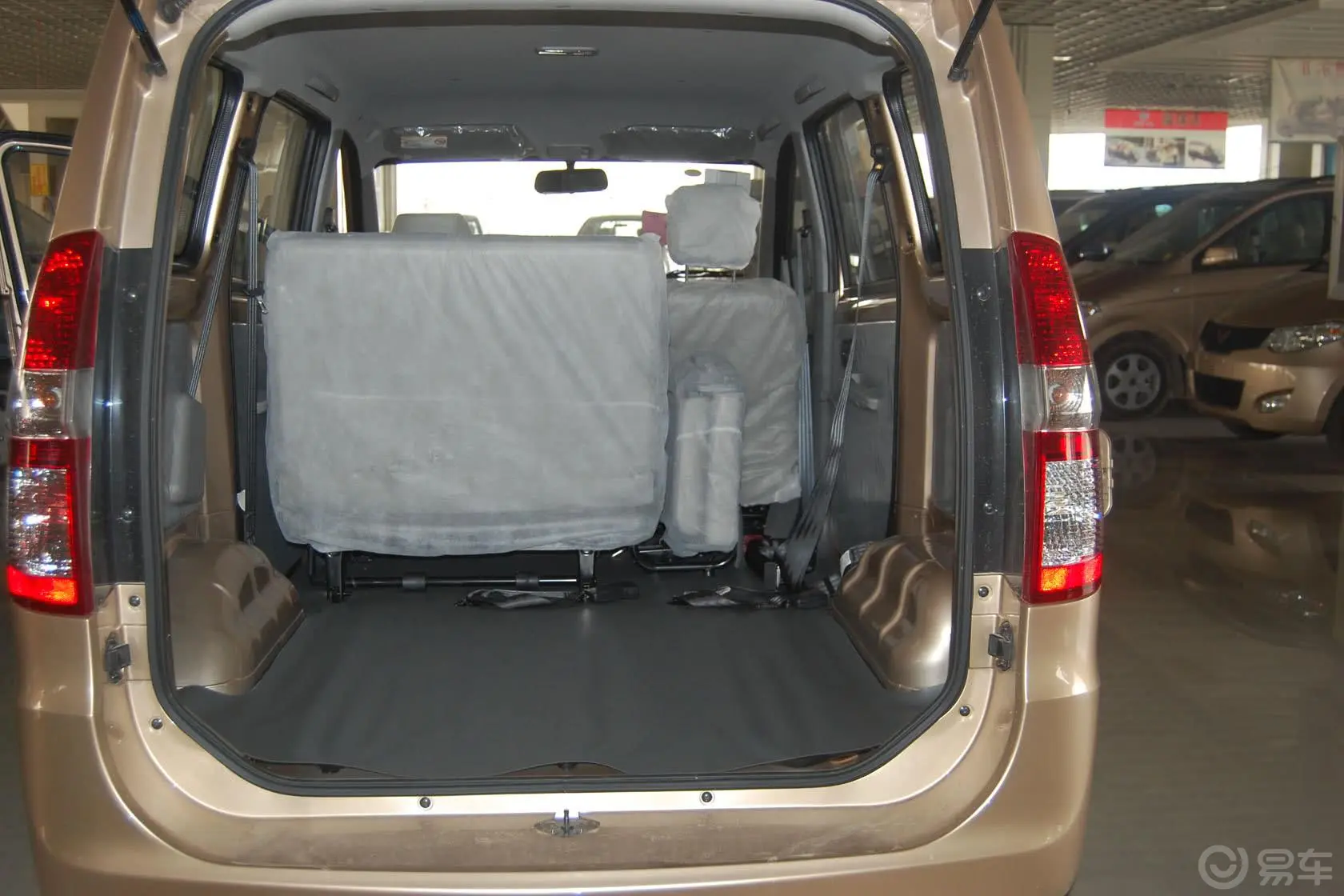 五菱宏光S11.2L 基本型行李厢开口范围