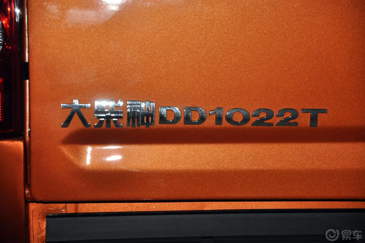 大柴神2.8L 手动 两驱 豪华型 柴油 DD1022T尾标