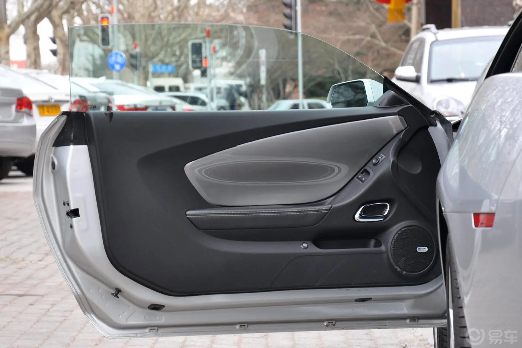 科迈罗3.6L  V6 自动 传奇性能版驾驶员侧车门内门板