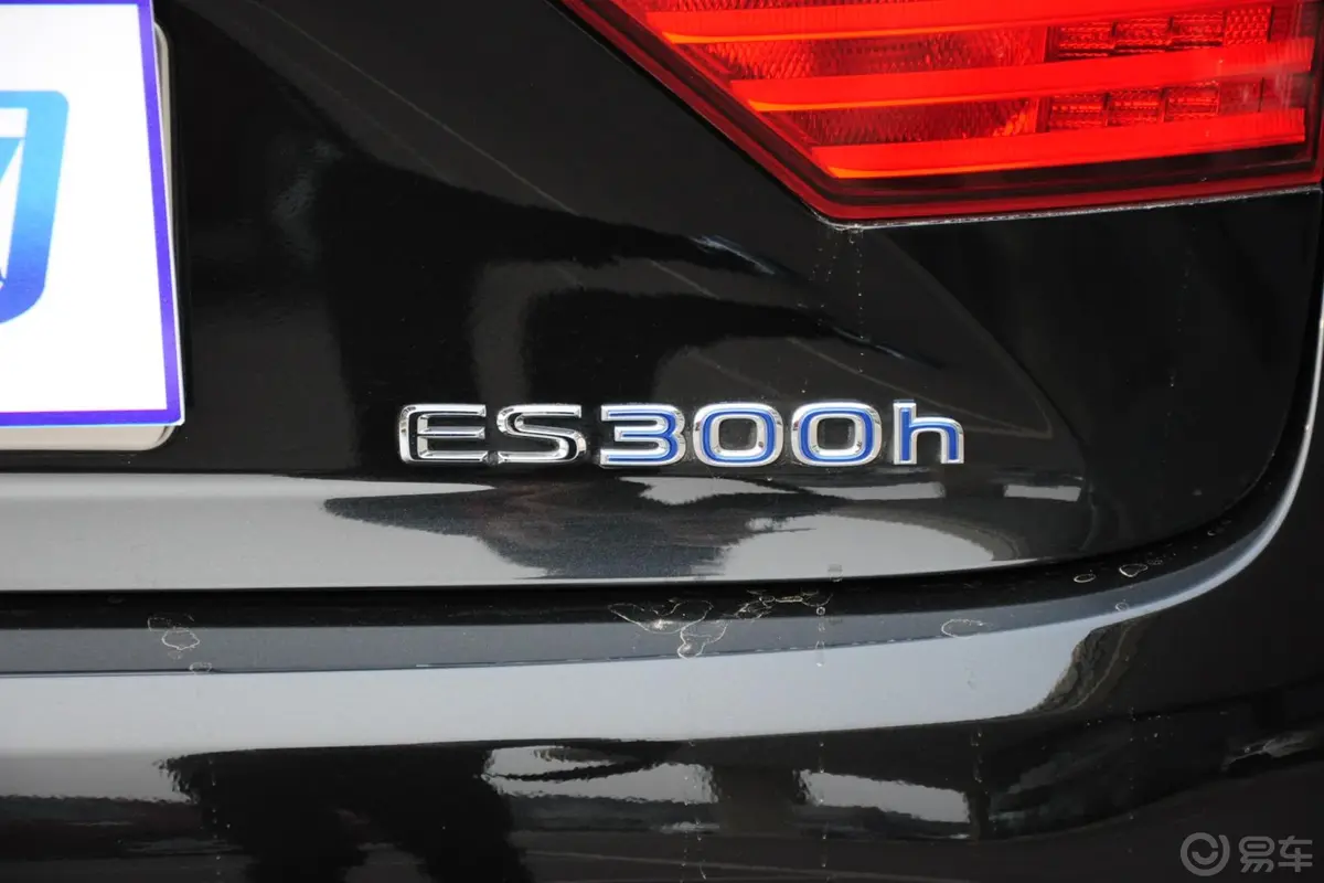 雷克萨斯ES300h 豪华版尾标