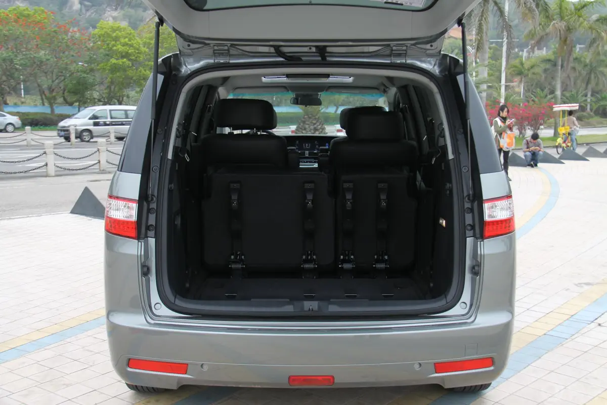 大7 MPV2.0T 手自一体 精英型行李箱空间