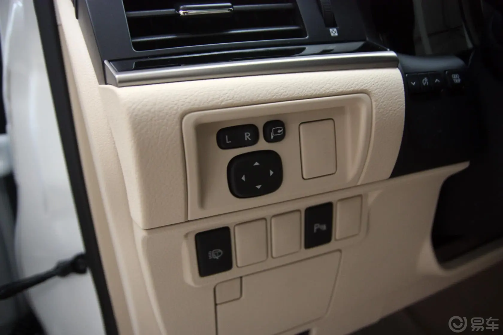 雷克萨斯ES300h 精英版外后视镜控制键