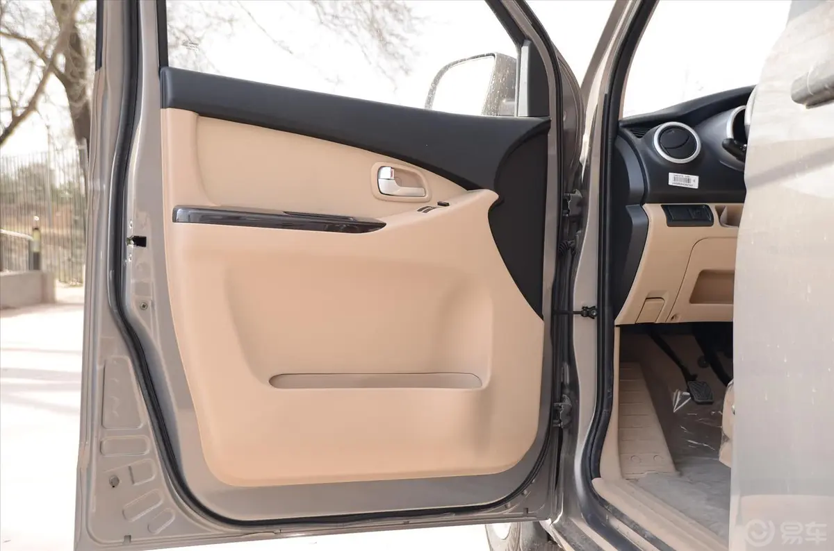 欧诺S1.5L 标准型驾驶员侧车门内门板