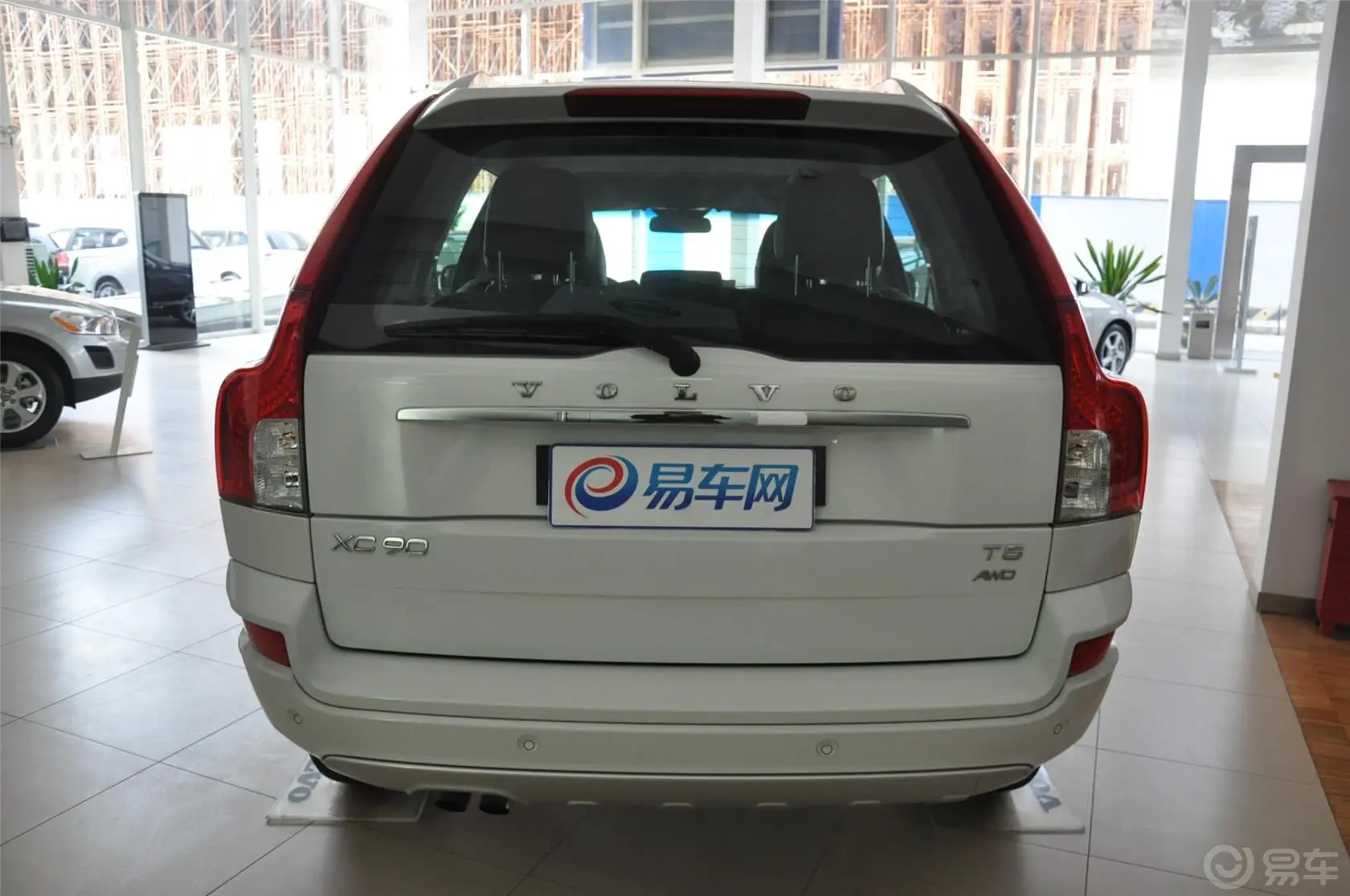 沃尔沃XC902.5T T5 豪华版正后水平