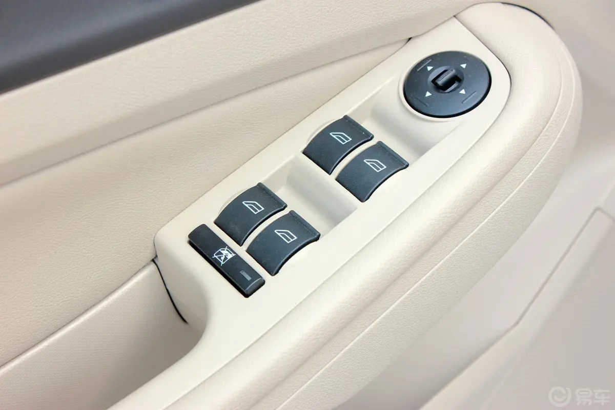 福克斯两厢 经典款 1.8L 手动 时尚型车窗升降键