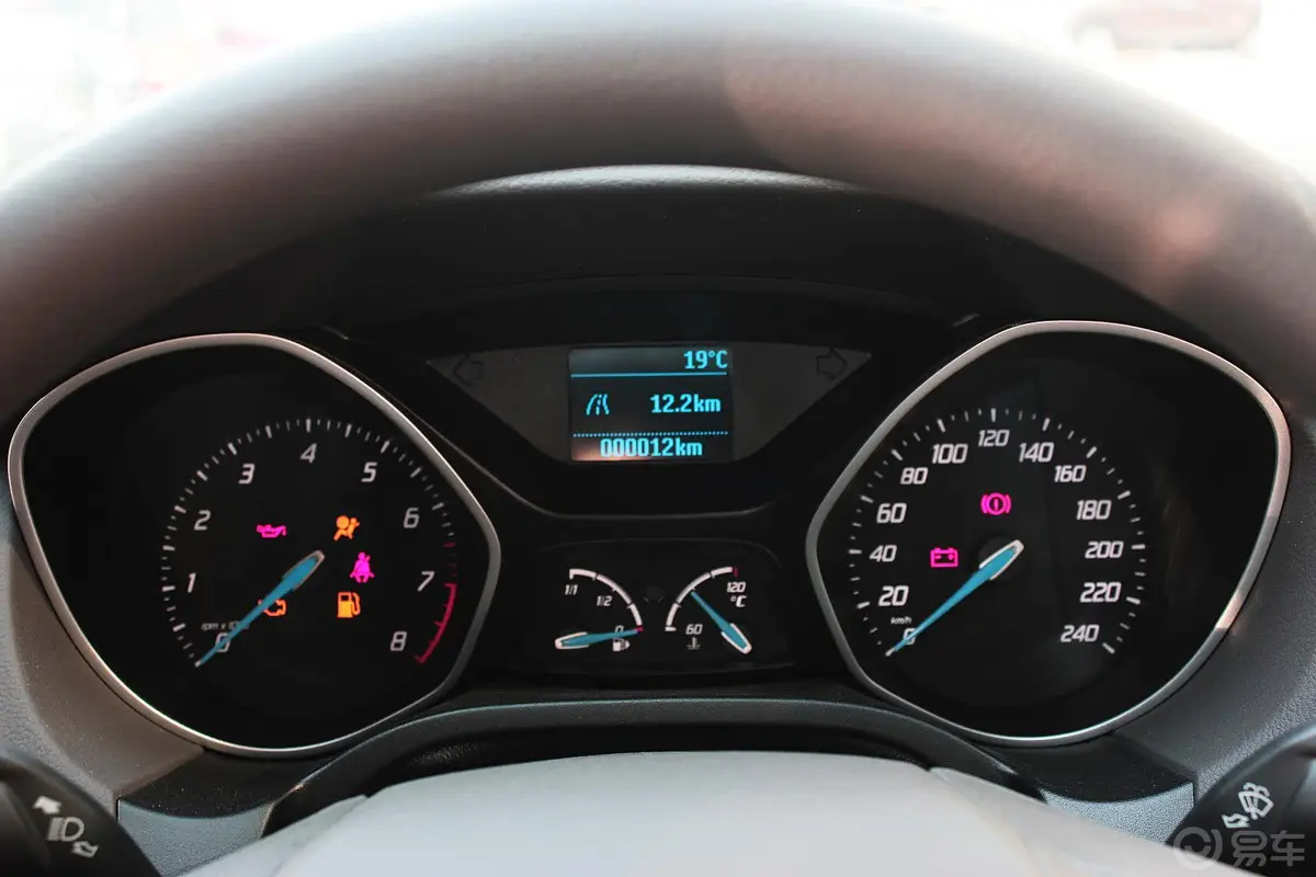 福克斯三厢 1.6L 手动 舒适型仪表盘背光显示