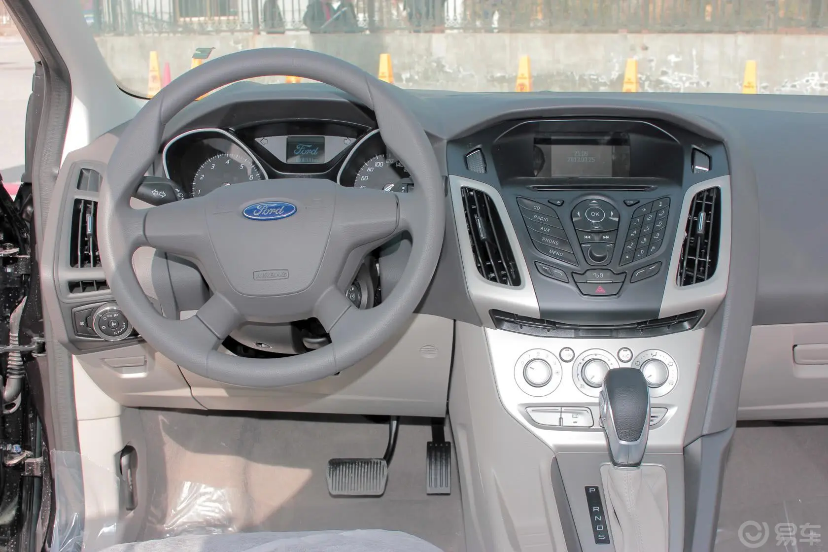 福克斯三厢 1.6L 自动 舒适型驾驶位区域