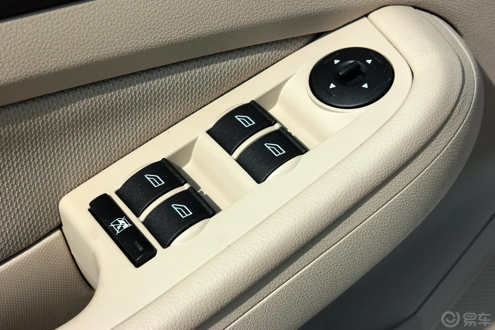 福克斯三厢 经典款 1.8L 自动 基本型车窗升降键