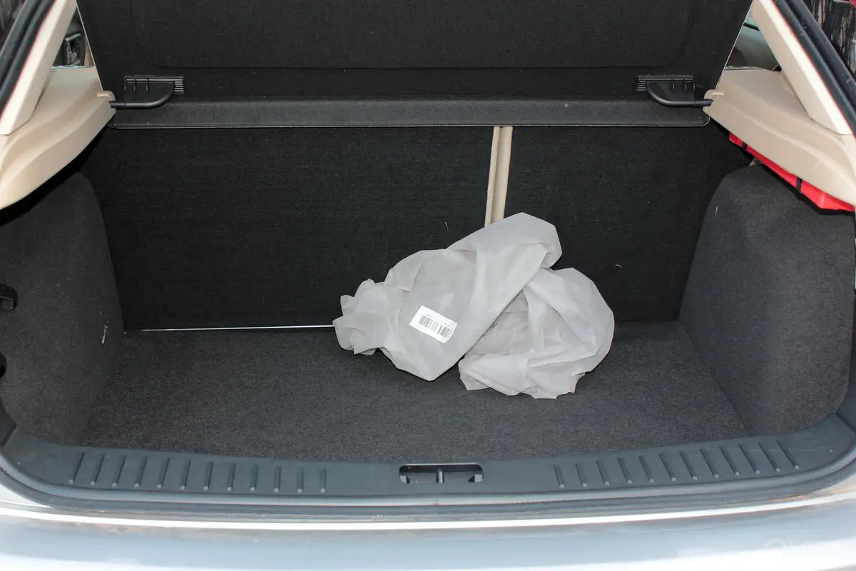 福克斯两厢 经典款 1.8L 手动 时尚型行李箱空间