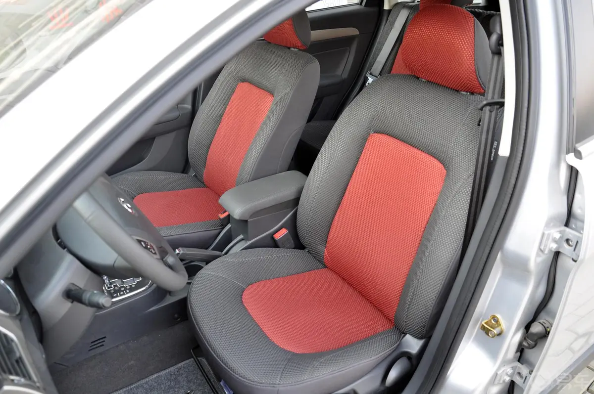 风神H30Cross 1.6L 自动 尊尚型驾驶员座椅