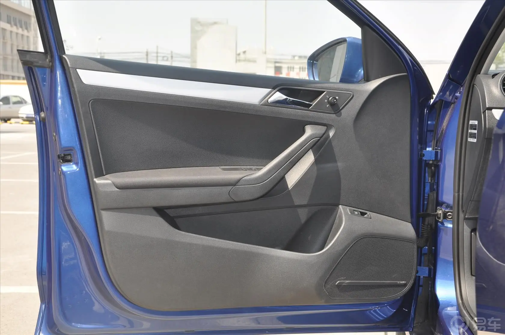 捷达1.6L 自动舒适型驾驶员侧车门内门板