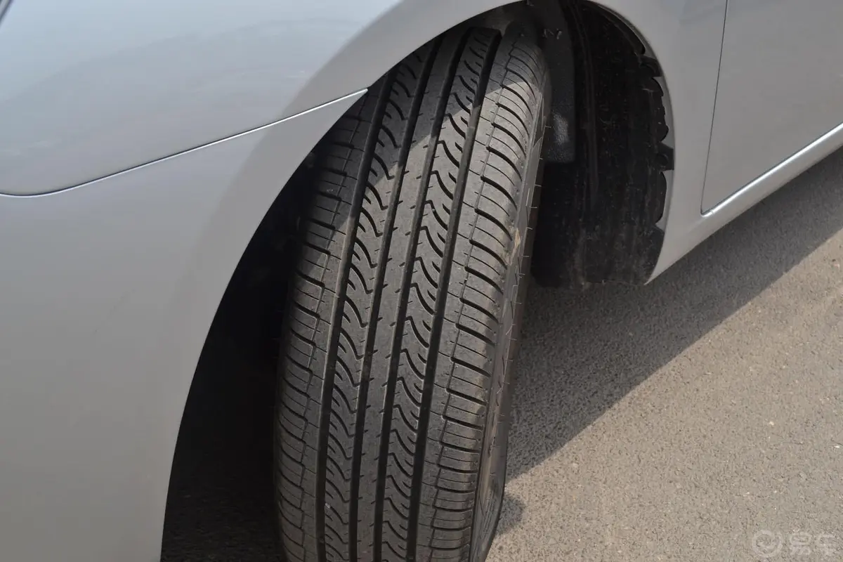 众泰Z3001.6L 自动 尊贵型轮胎花纹