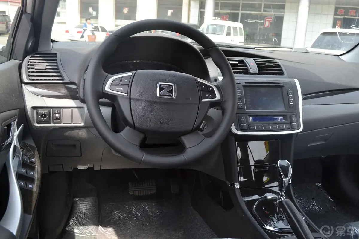 众泰Z3001.6L 自动 尊贵型驾驶位区域