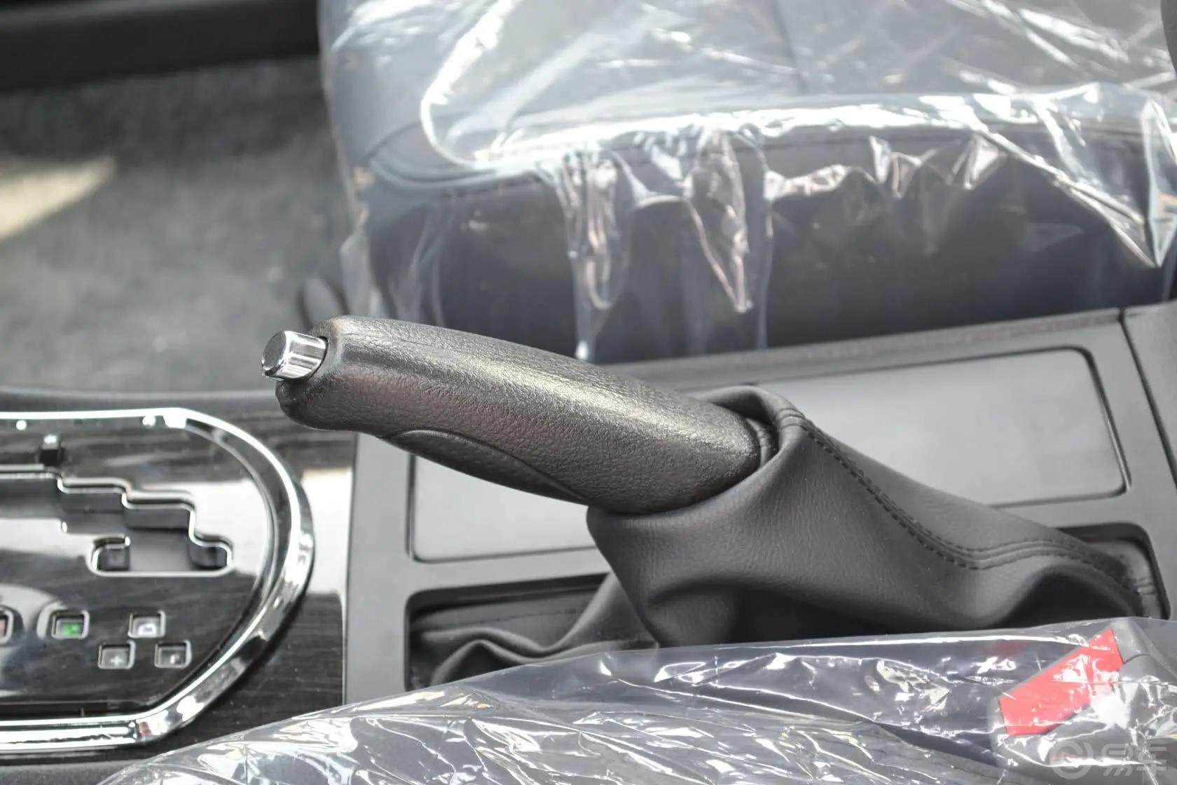 众泰Z3001.6L 自动 精英型驻车制动（手刹，电子，脚刹）