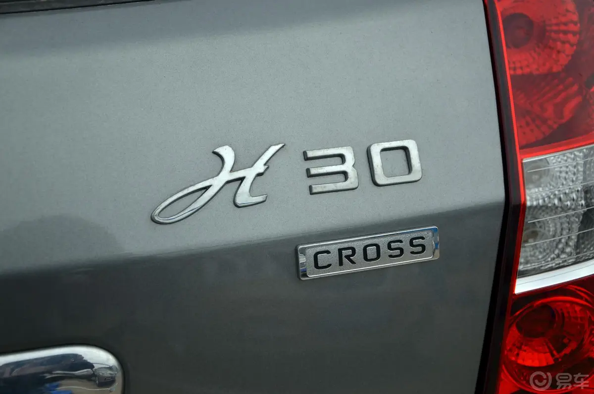 风神H30Cross 1.6L 自动 尊逸型尾标