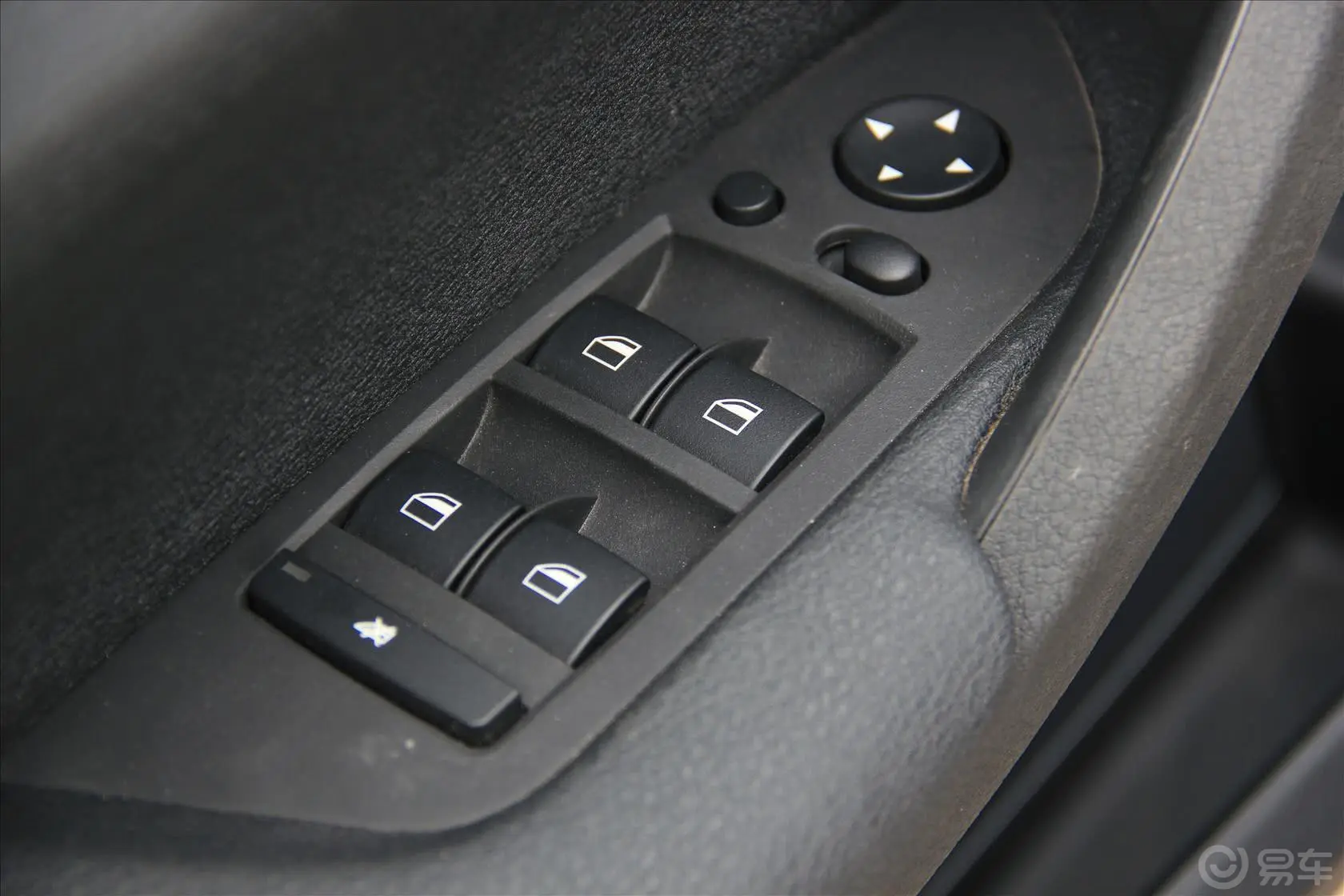 宝马X1xDrive28i X设计套装车窗升降键