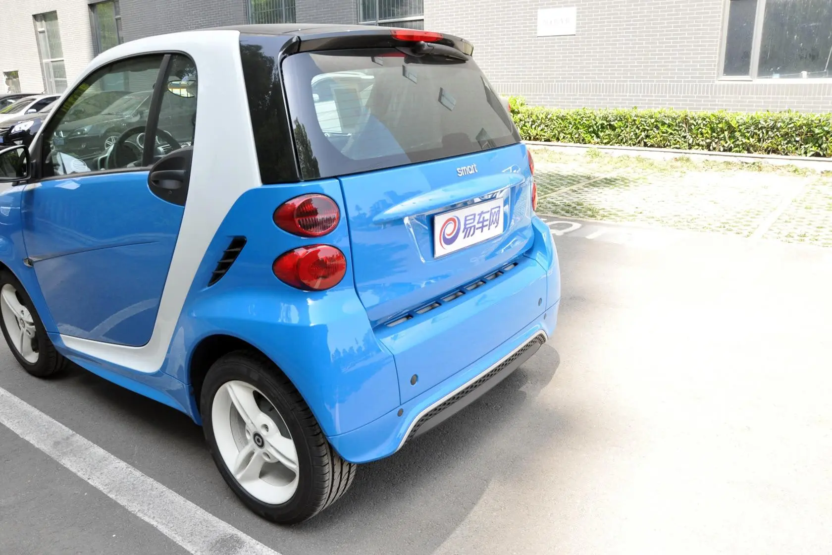 smart fortwo1.0T 硬顶冰炫特别版外观