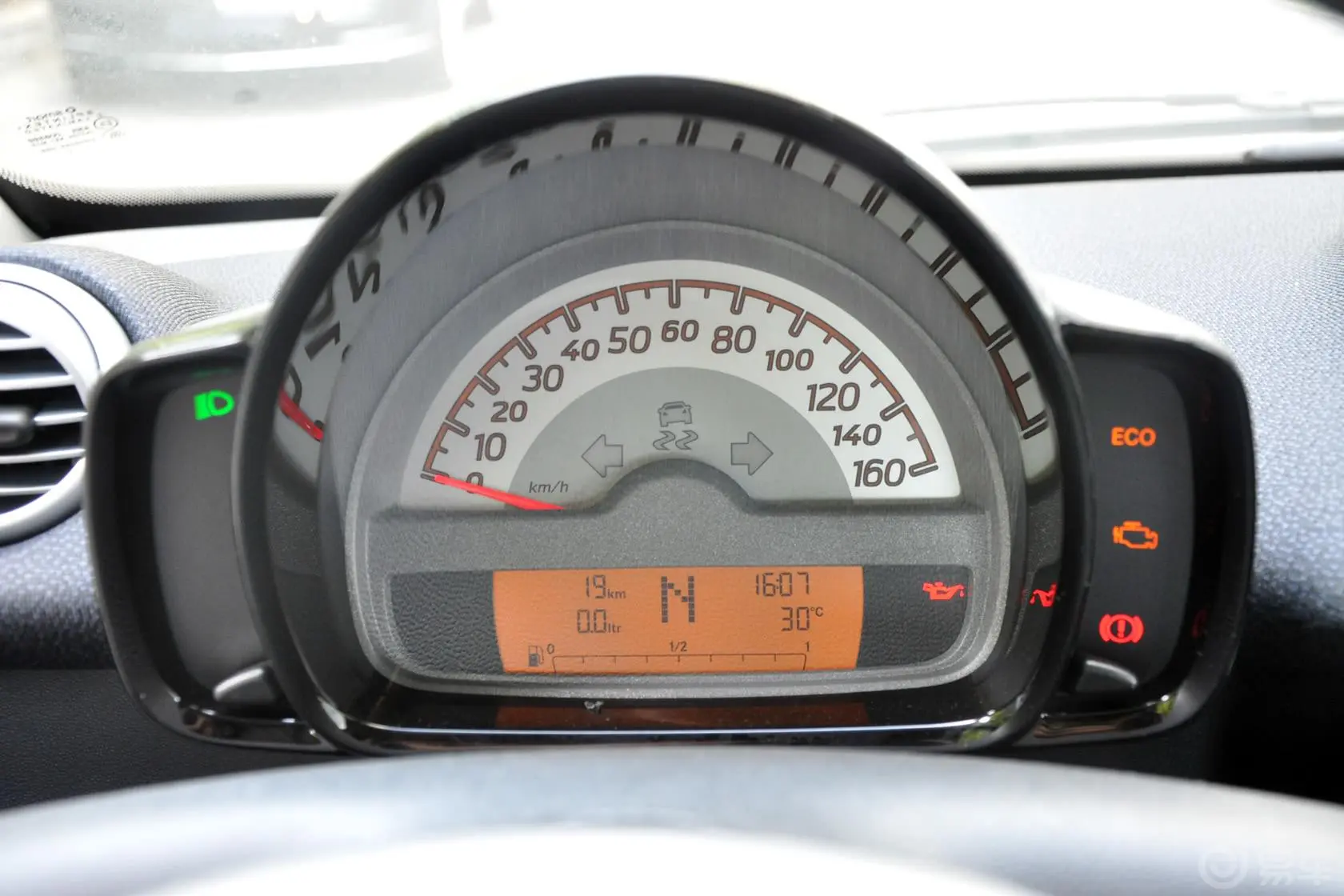 smart fortwo1.0L MHD 硬顶舒适版仪表盘