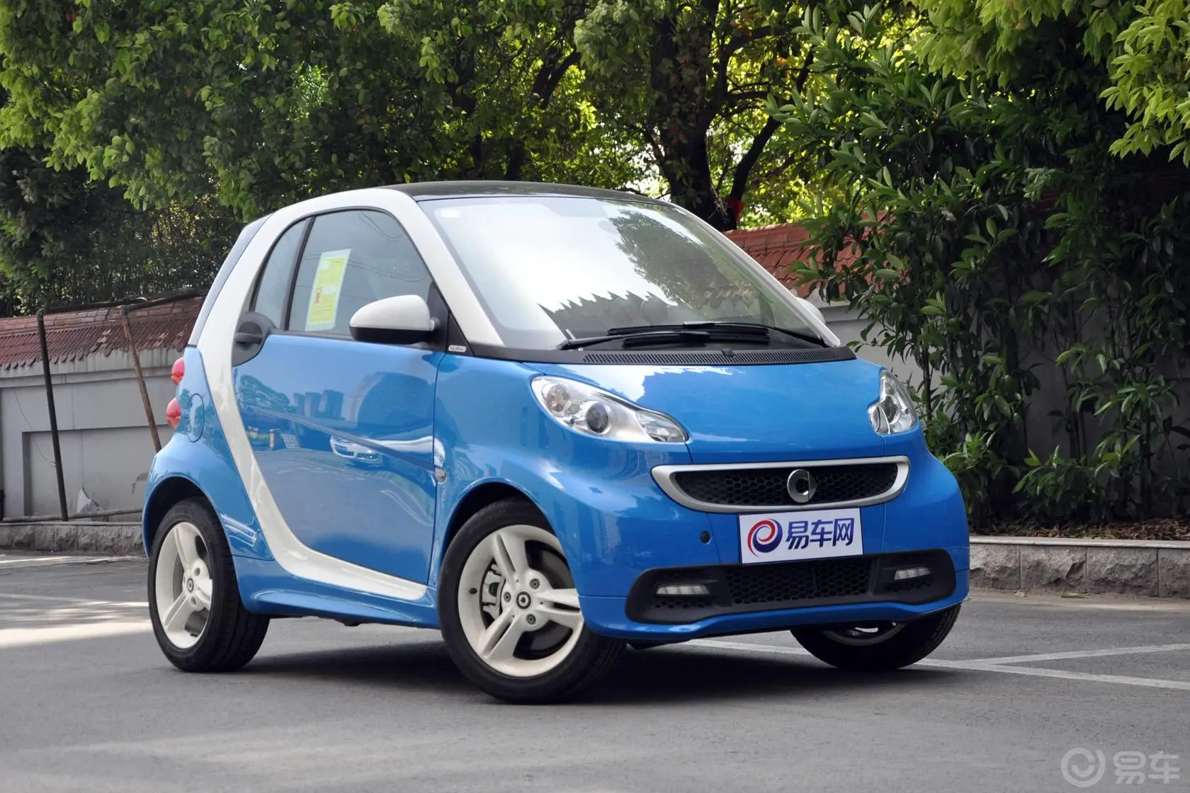 smart fortwo1.0T 硬顶冰炫特别版侧前45度车头向右水平