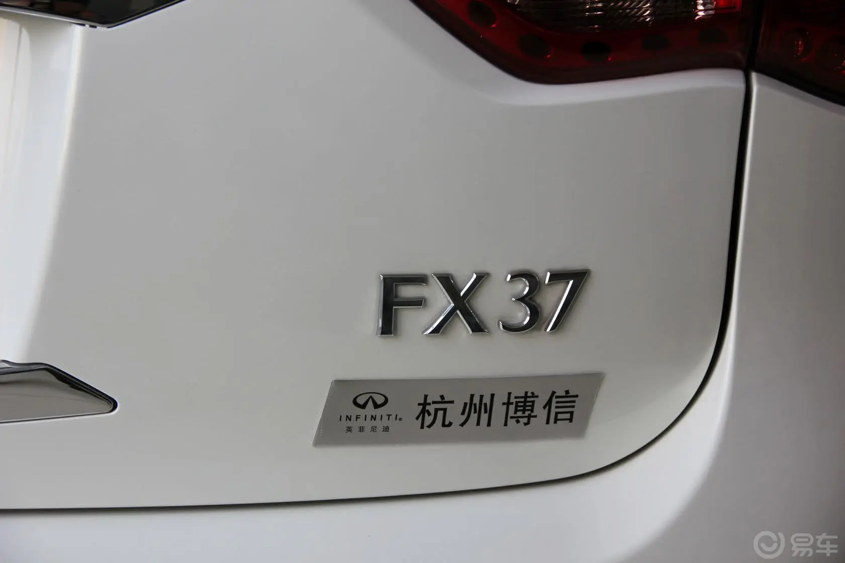 英菲尼迪FX37 标准版尾标