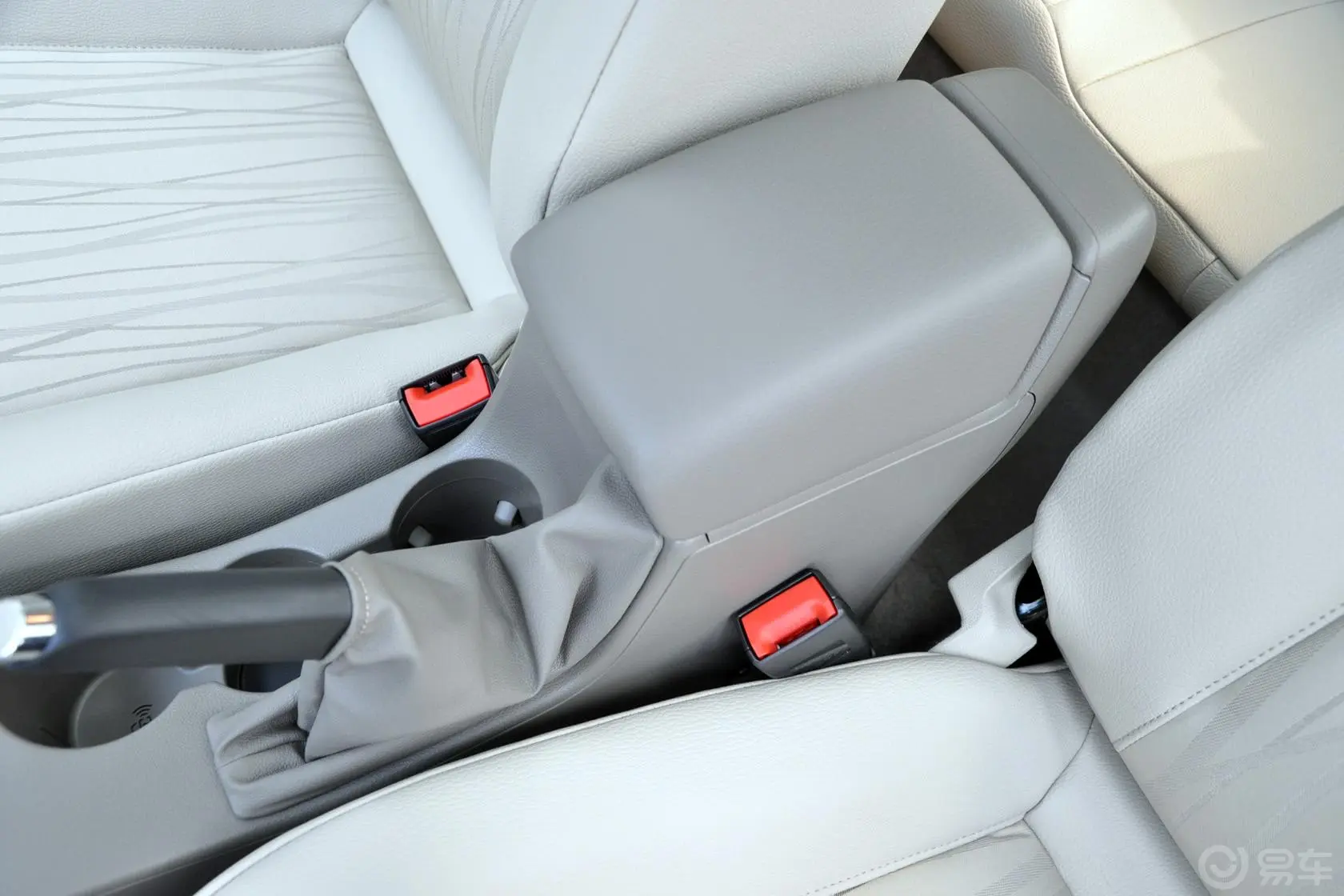 英朗GT 1.6L 手自一体 舒适版前排中央扶手箱